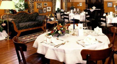 Landgasthaus & Hotel Lindenhof Кёнигслуттер-ам-Эльм Экстерьер фото