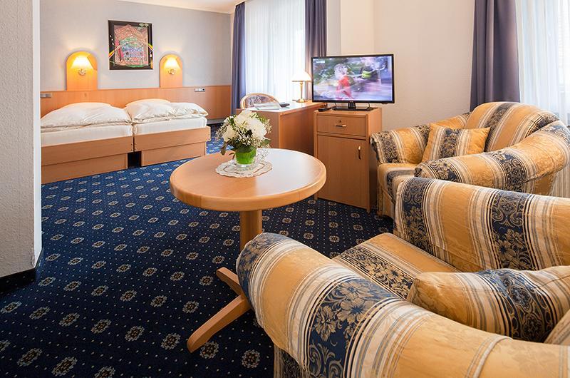 Landgasthaus & Hotel Lindenhof Кёнигслуттер-ам-Эльм Экстерьер фото
