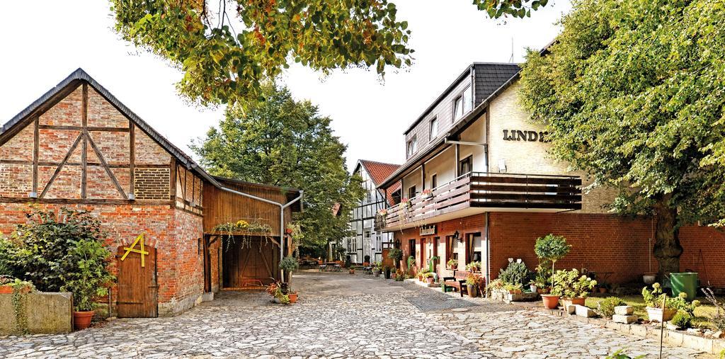 Landgasthaus & Hotel Lindenhof Кёнигслуттер-ам-Эльм Экстерьер фото