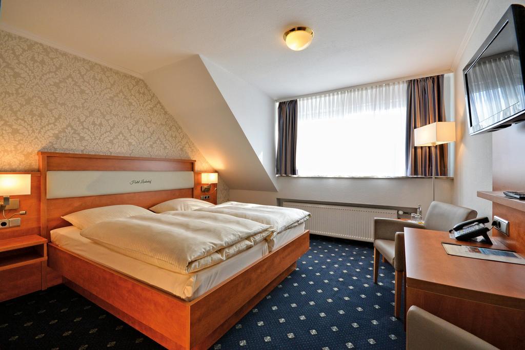 Landgasthaus & Hotel Lindenhof Кёнигслуттер-ам-Эльм Экстерьер фото