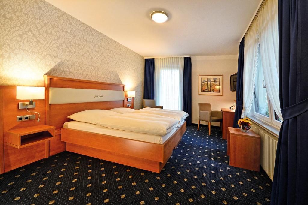 Landgasthaus & Hotel Lindenhof Кёнигслуттер-ам-Эльм Экстерьер фото